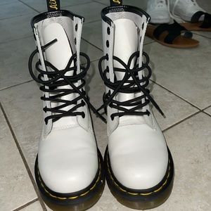 WHITE DOC MARTENS